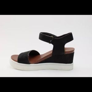 MIA Cayla Wedge Sandals. Black. 7 1/2